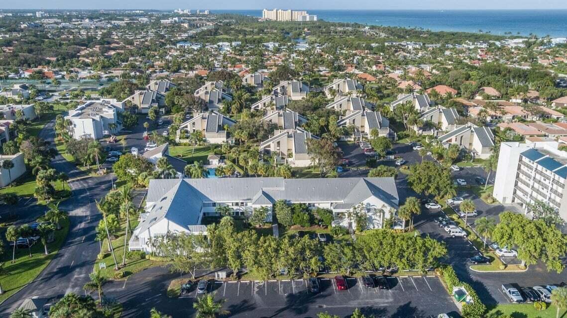 POOLSIDE VILLAS AT THE RACQUET CLUB CONDO FILE - Residential Lease
