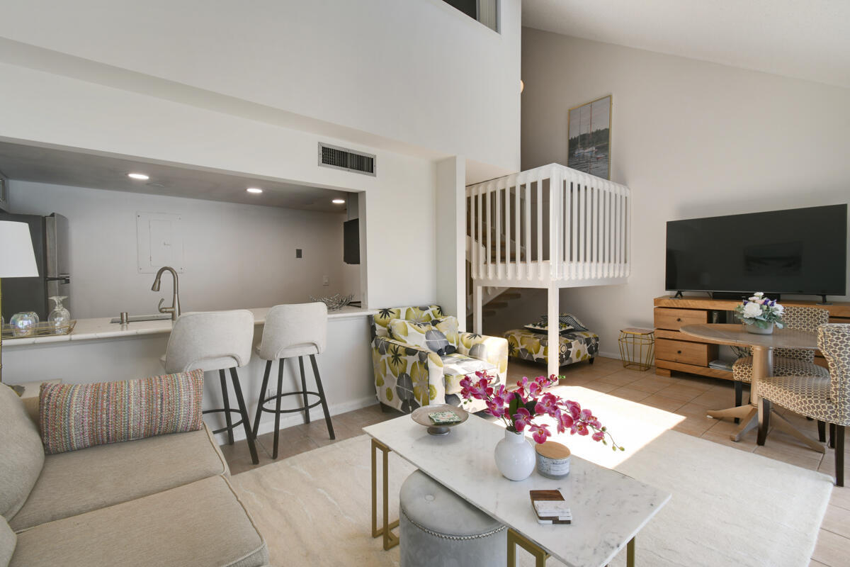 POOLSIDE VILLAS AT THE RACQUET CLUB CONDO FILE - Residential Lease