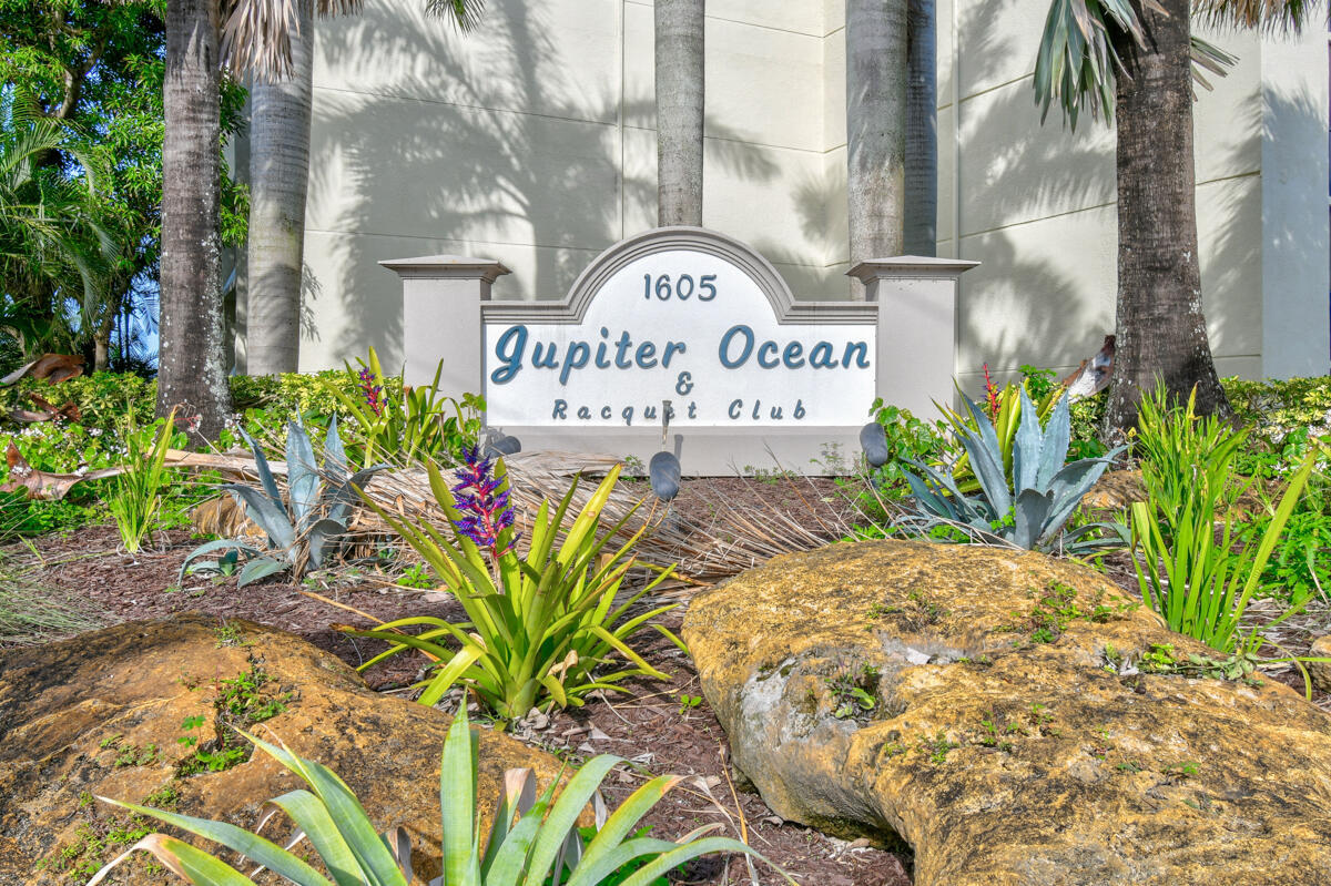POOLSIDE VILLAS AT THE RACQUET CLUB CONDO FILE - Residential Lease