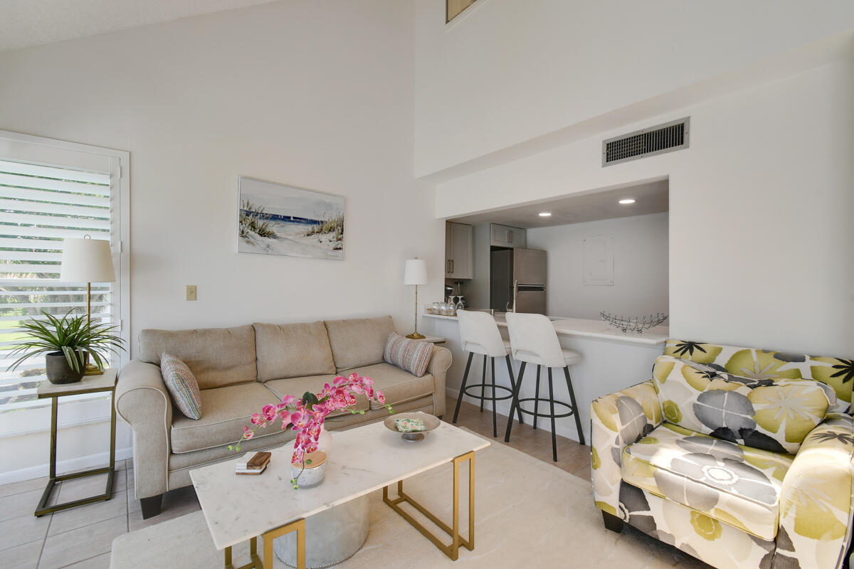 POOLSIDE VILLAS AT THE RACQUET CLUB CONDO FILE - Residential Lease
