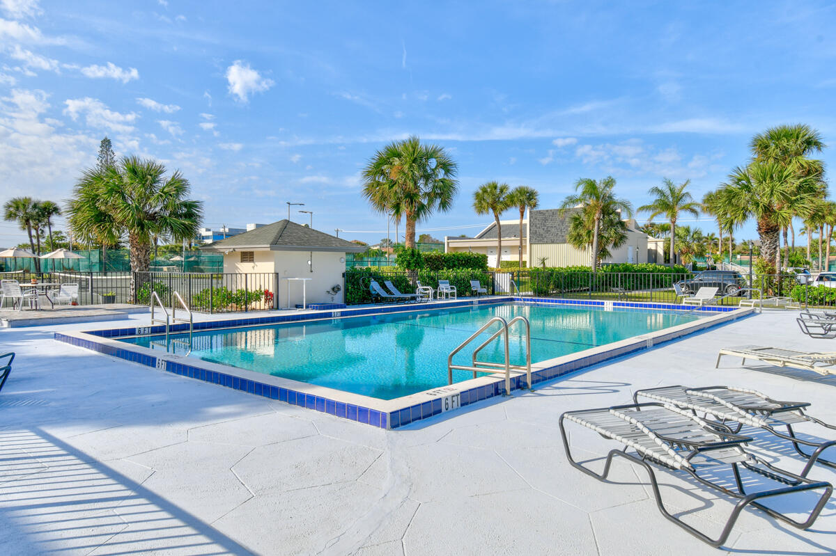 POOLSIDE VILLAS AT THE RACQUET CLUB CONDO FILE - Residential Lease