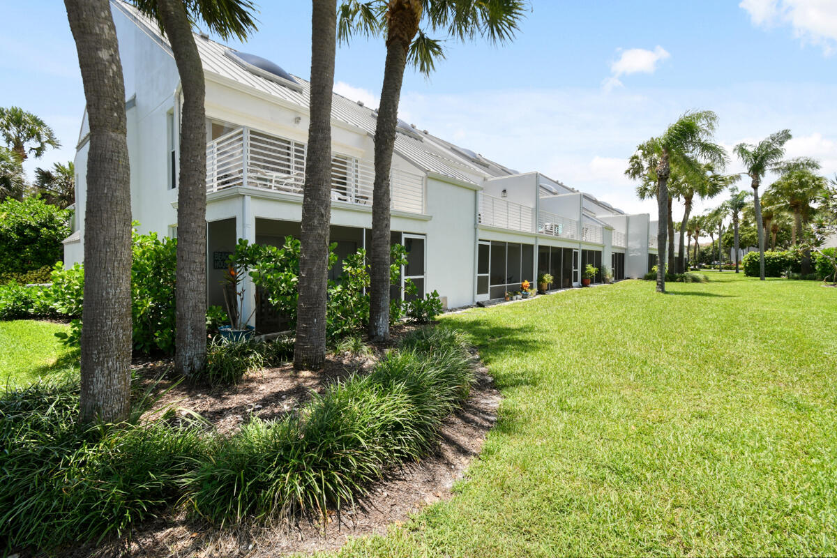 POOLSIDE VILLAS AT THE RACQUET CLUB CONDO FILE - Residential Lease