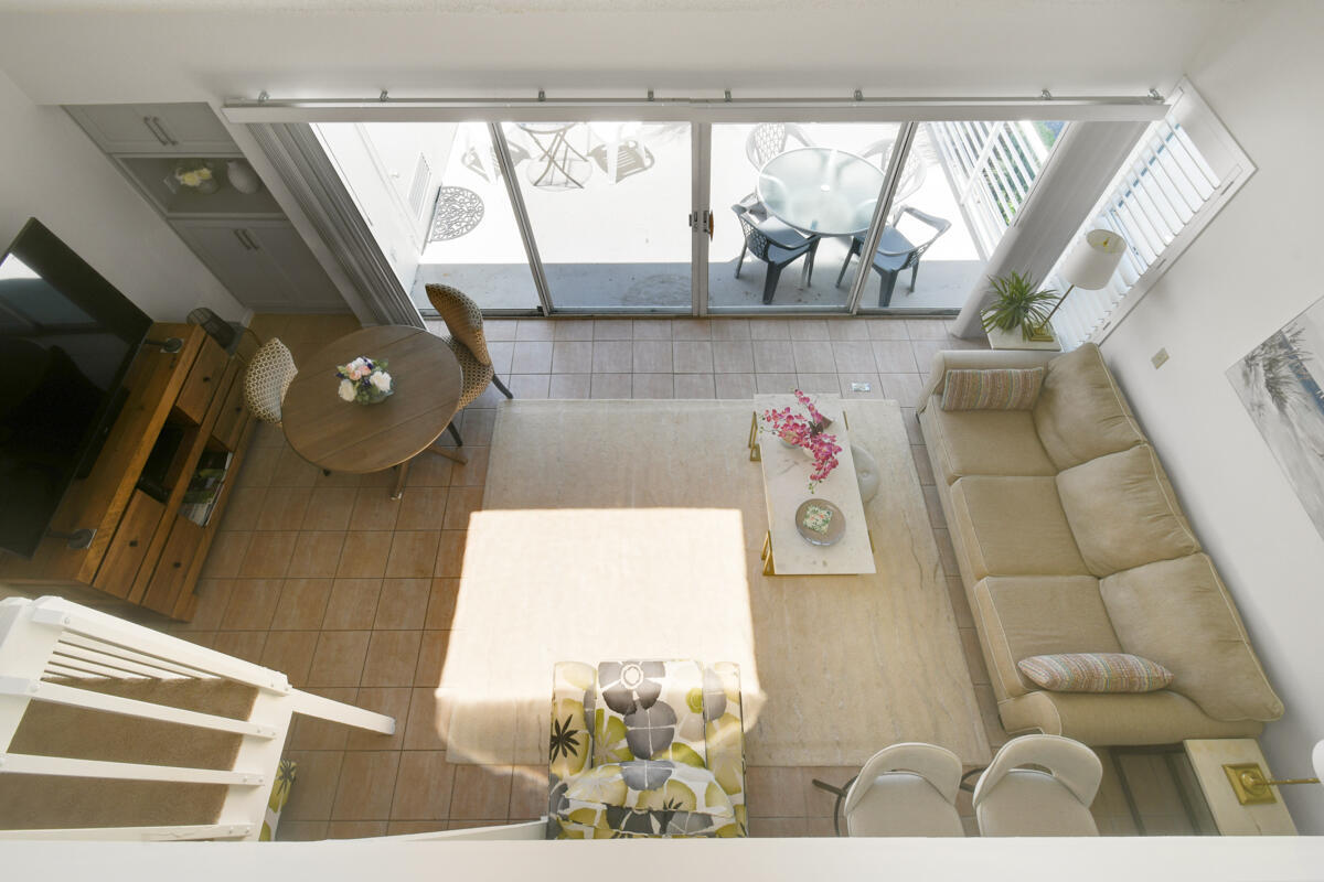 POOLSIDE VILLAS AT THE RACQUET CLUB CONDO FILE - Residential Lease