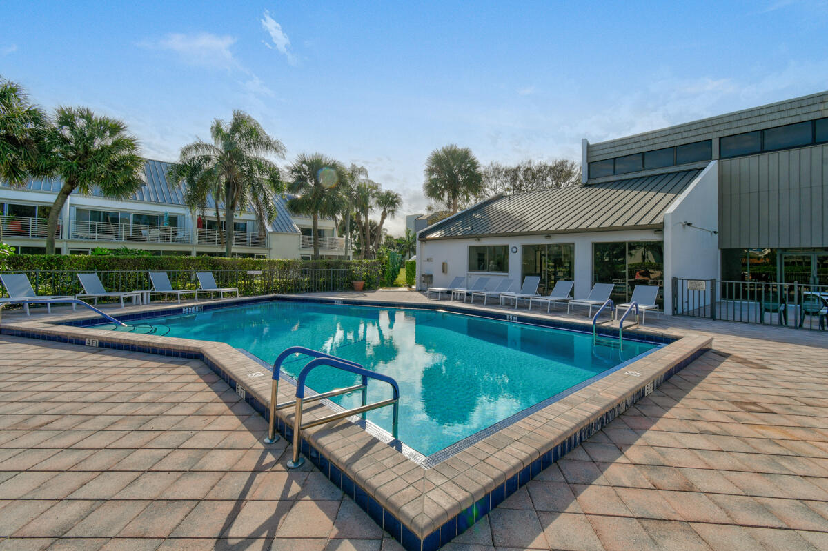 POOLSIDE VILLAS AT THE RACQUET CLUB CONDO FILE - Residential Lease