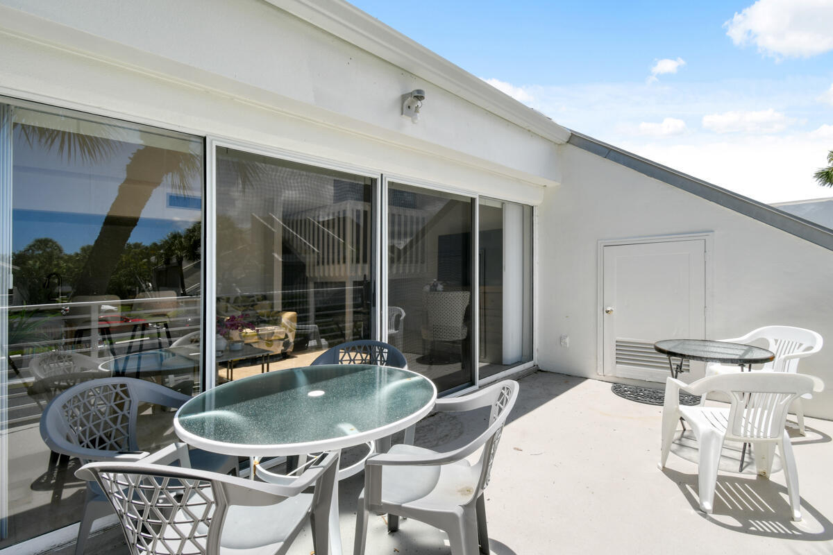 POOLSIDE VILLAS AT THE RACQUET CLUB CONDO FILE - Residential Lease