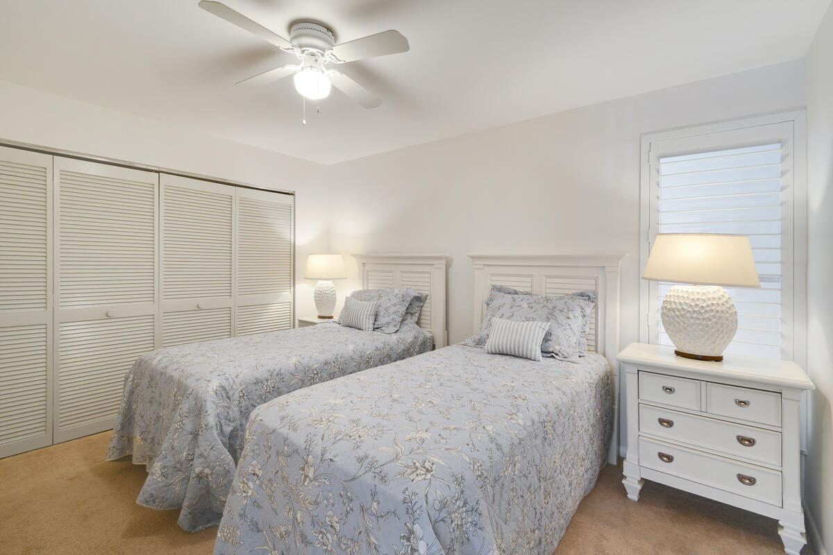 POOLSIDE VILLAS AT THE RACQUET CLUB CONDO FILE - Residential Lease