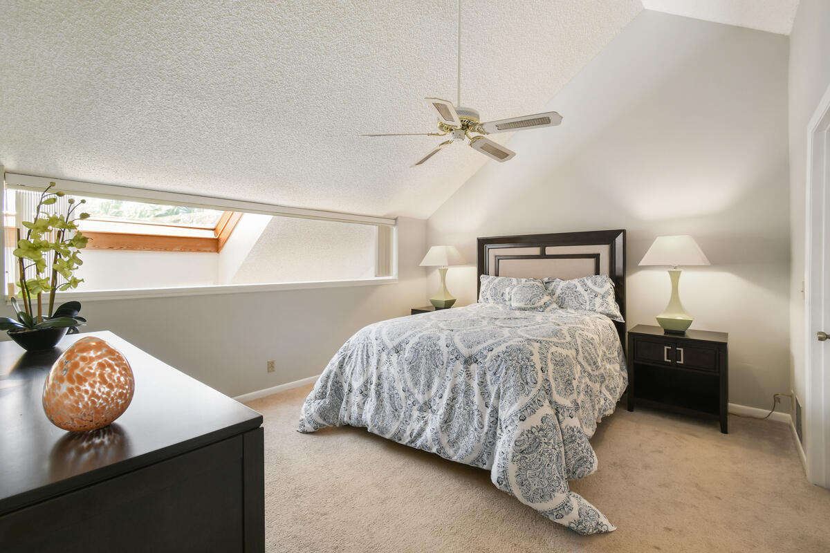 POOLSIDE VILLAS AT THE RACQUET CLUB CONDO FILE - Residential Lease