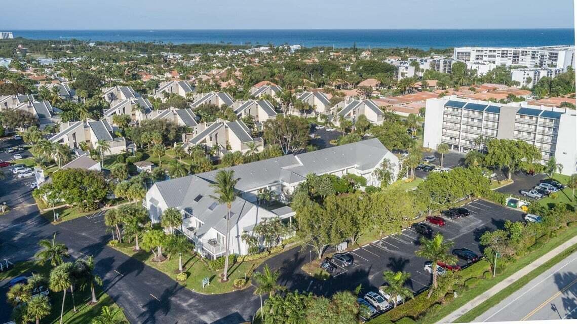 POOLSIDE VILLAS AT THE RACQUET CLUB CONDO FILE - Residential Lease