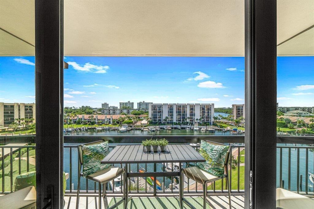 YACHT & RACQUET CLUB OF BOCA RATON CONDO - Residential