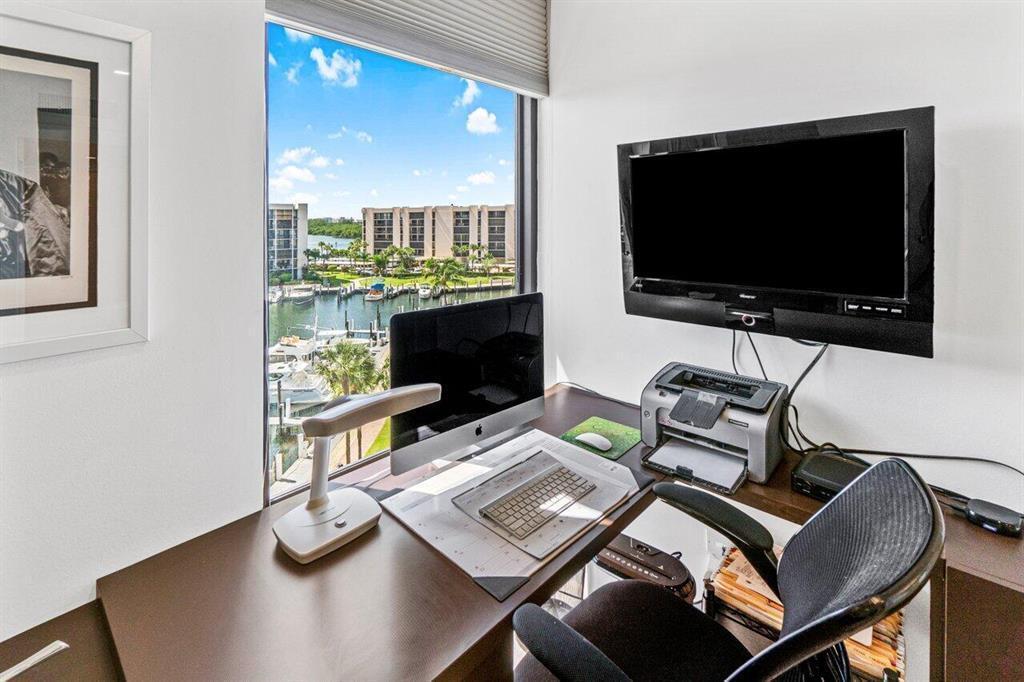 YACHT & RACQUET CLUB OF BOCA RATON CONDO - Residential