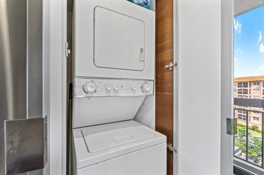 YACHT & RACQUET CLUB OF BOCA RATON CONDO - Residential