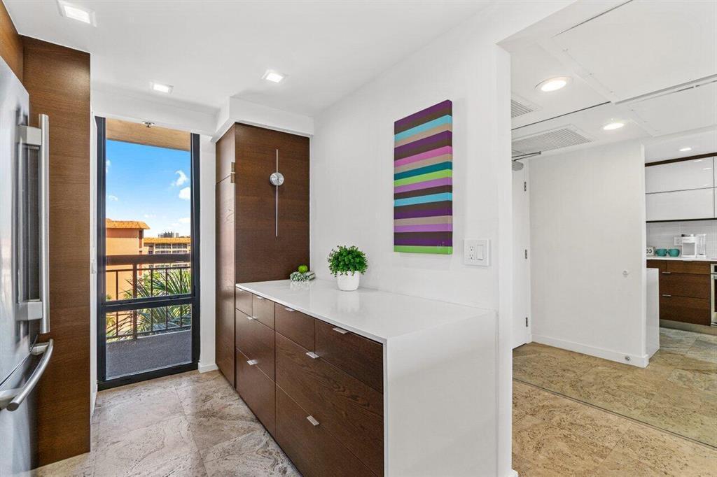 YACHT & RACQUET CLUB OF BOCA RATON CONDO - Residential