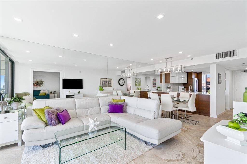 YACHT & RACQUET CLUB OF BOCA RATON CONDO - Residential