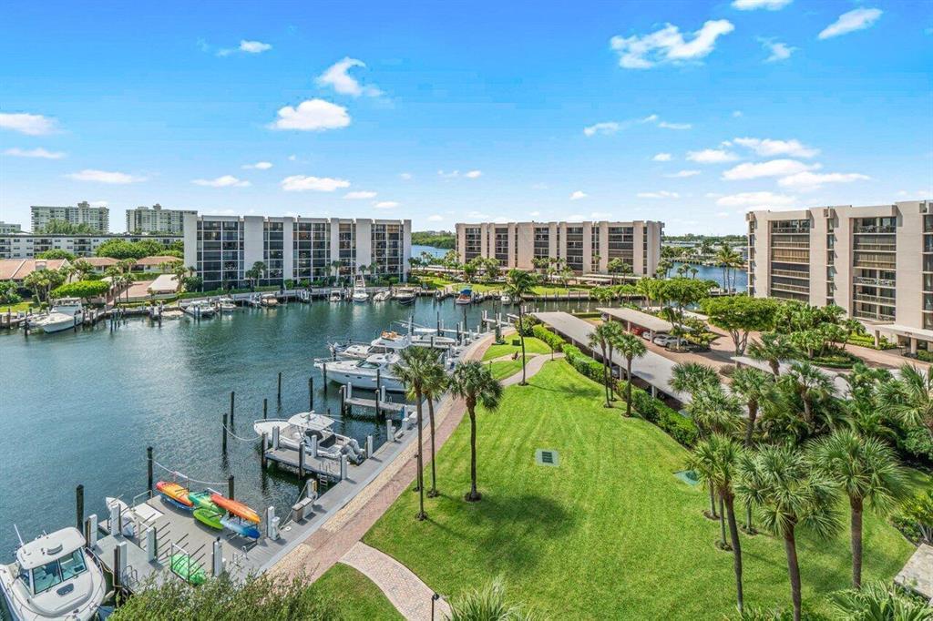 YACHT & RACQUET CLUB OF BOCA RATON CONDO - Residential