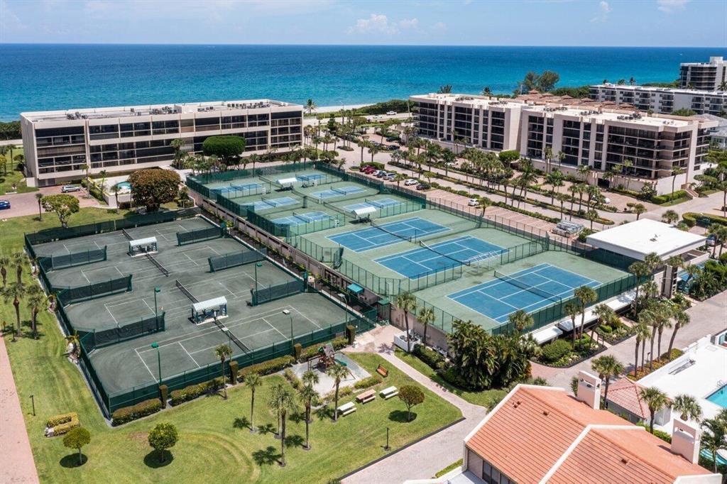 YACHT & RACQUET CLUB OF BOCA RATON CONDO - Residential