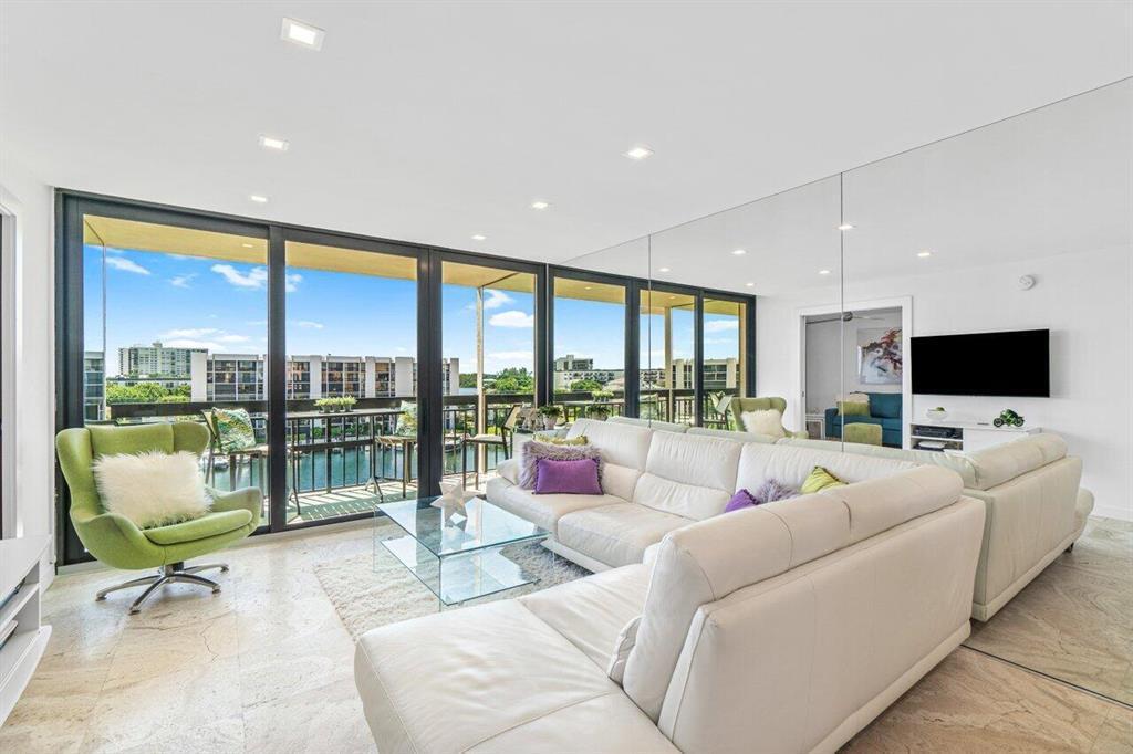 YACHT & RACQUET CLUB OF BOCA RATON CONDO - Residential