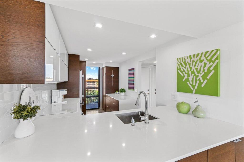 YACHT & RACQUET CLUB OF BOCA RATON CONDO - Residential