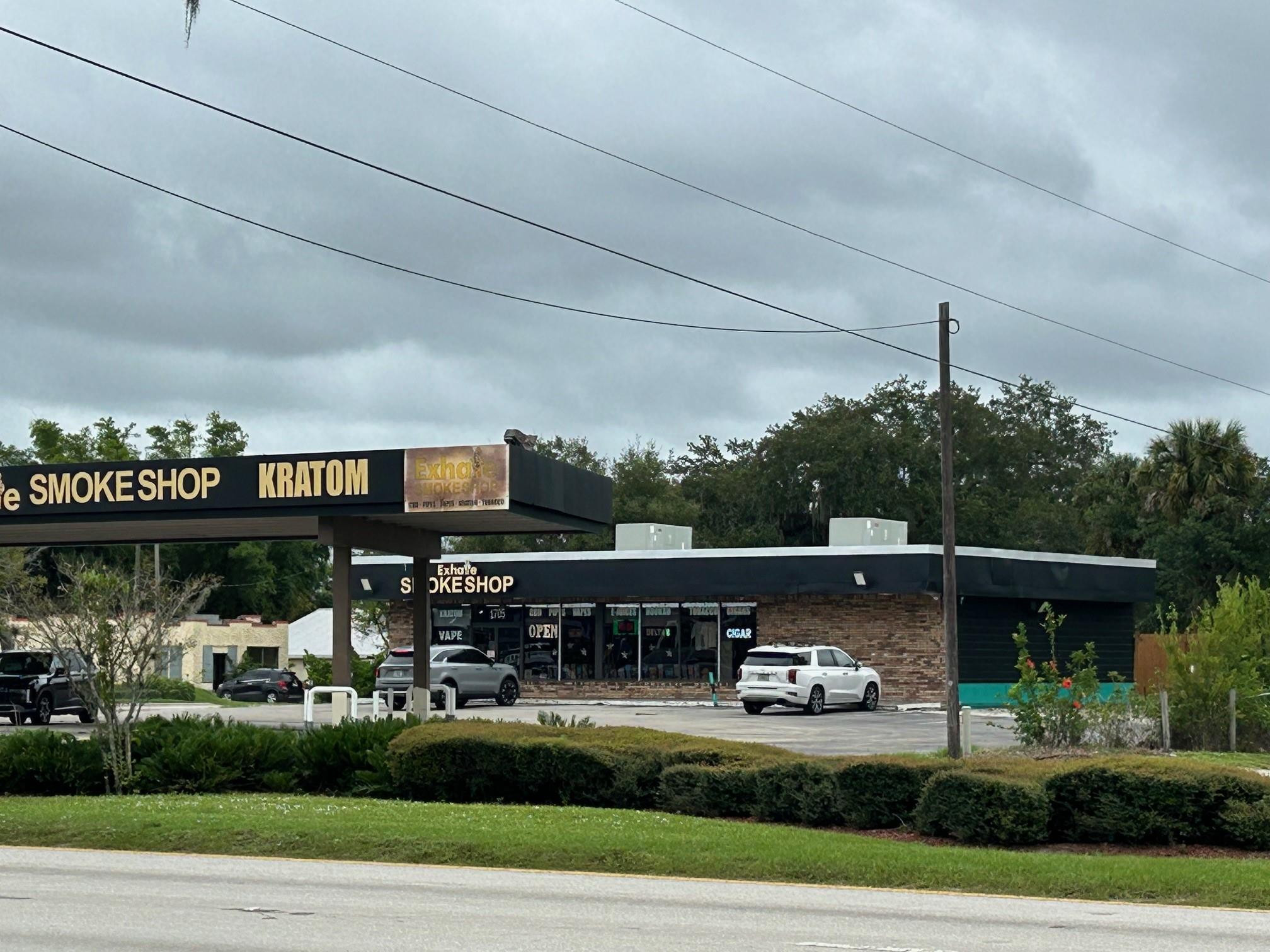 High traffic area right on S. Parrott Ave. in the City limits of Okeechobee.  Fast growing commercial corrider! Situated on 1 acre, new roof in 2025, spray foam insulation and new drop ceiling.  Former gas station and property has new gas tanks in the ground.