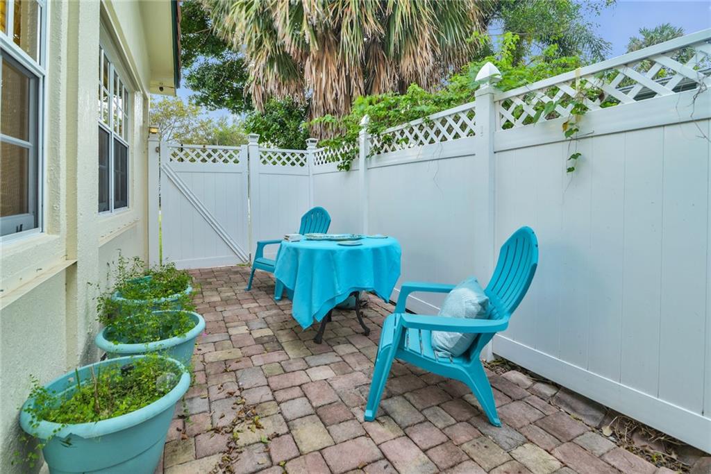 HILLSBORO SHORES - Residential