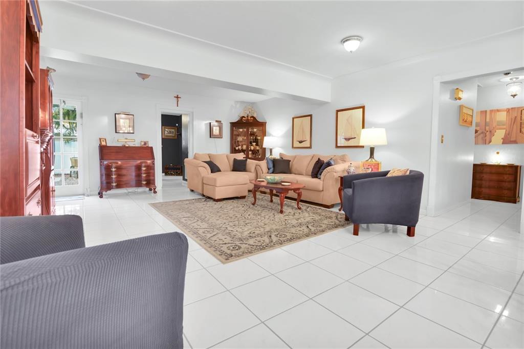 HILLSBORO SHORES - Residential