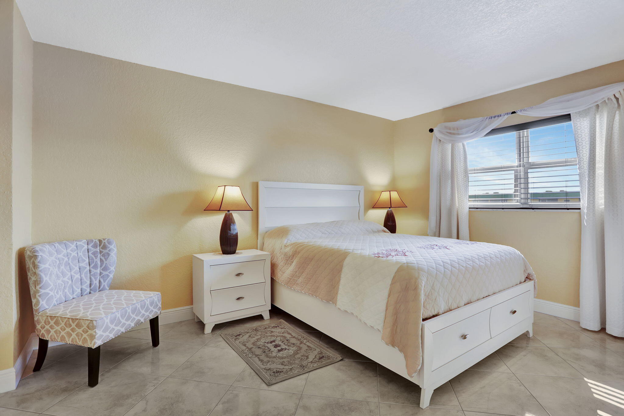 HAMPTON GARDENS 2 CONDO - Residential