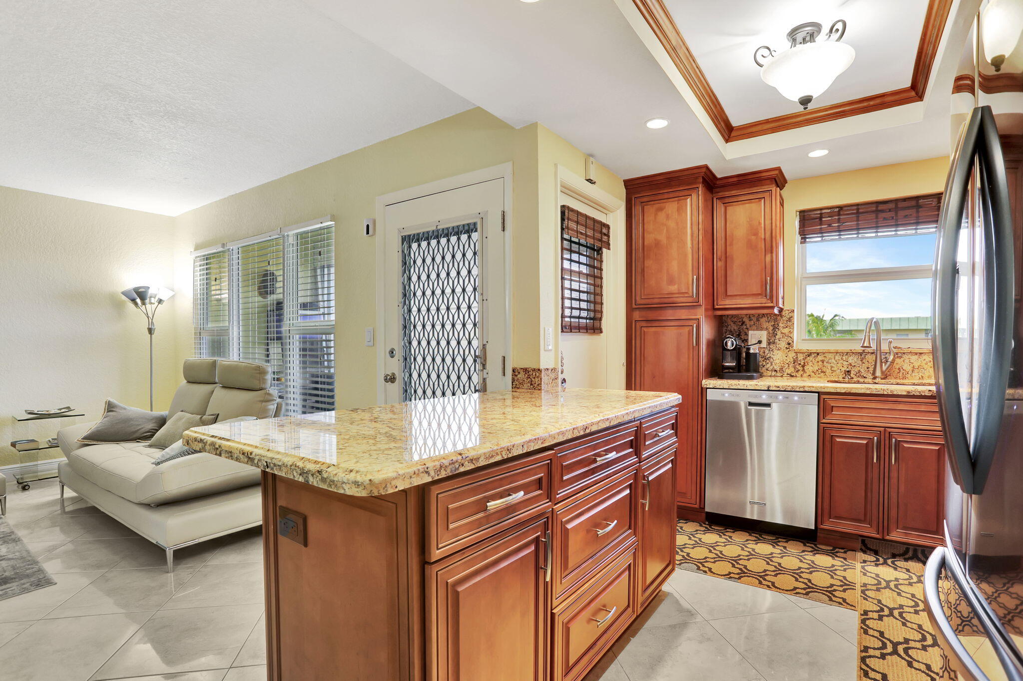 HAMPTON GARDENS 2 CONDO - Residential