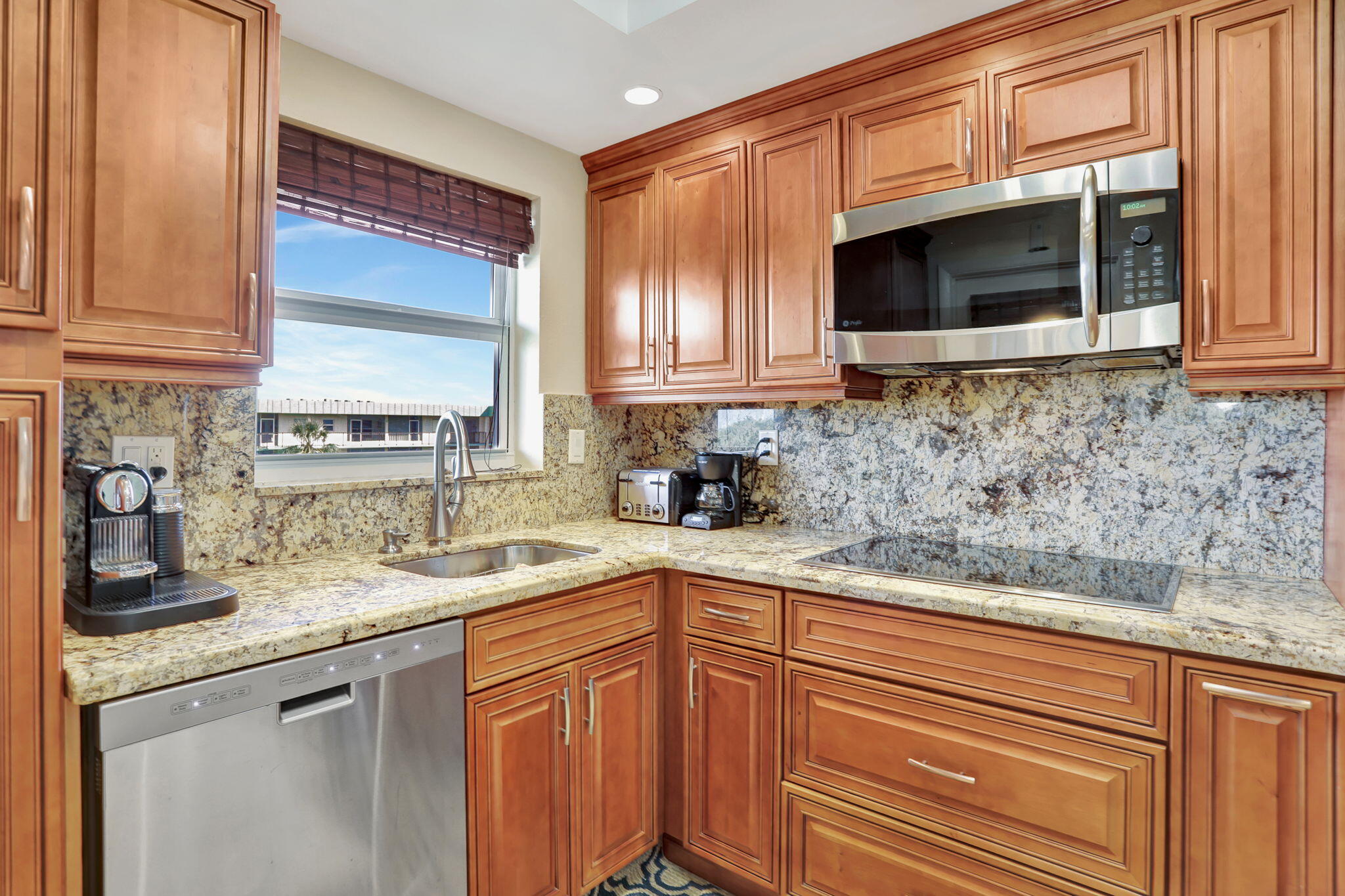 HAMPTON GARDENS 2 CONDO - Residential