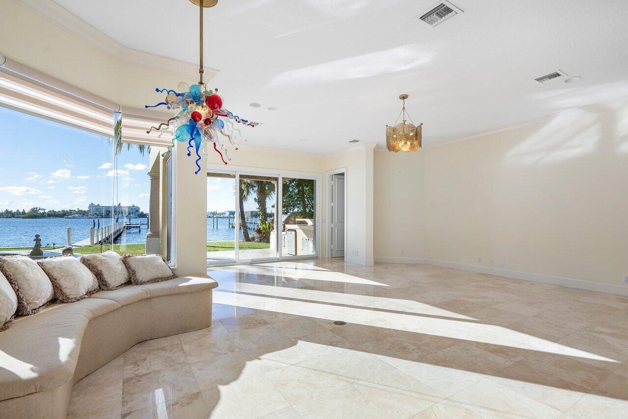 LAKE SHORES LANTANA - Residential