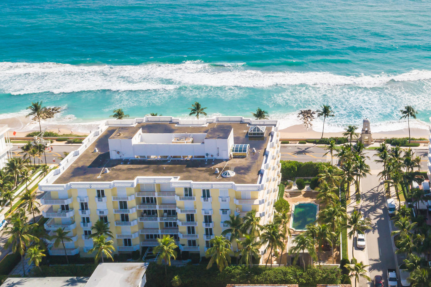 The Kirkland House - never contested - the most prestigious low density oceanfront building on Palm Beach. The Kirkland House's prime location is on the corner of Worth Avenue and Ocean Boulevard. Suite 2B presents the rarest of opportunities with Eye Level direct ocean views. The living room and study enjoy almost 50 feet of sweeping water views punctuated by a large oceanfront balcony. This three-bedroom plus den truly feels like it's a home on the ocean and equally as important lives so with gracious hallways, large scale rooms, high ceilings, a grand formal entry and a presidential sized en suite master. Featured on the cover of Florida Design, this home exudes exceptional craftsmanship, timeless sophisticated finishes, detailed millwork and beautiful mahogany flooring throughout. The Kirkland House - never contested - the most prestigious low density oceanfront building on Palm Beach. The Kirkland House's prime location is on the corner of Worth Avenue and Ocean Boulevard. Suite 2B presents the rarest of opportunities with Eye Level direct ocean views. The living room and study enjoy almost 50 feet of sweeping water views punctuated by a large oceanfront balcony. This three-bedroom plus den truly feels like it's a home on the ocean and equally as important lives so with gracious hallways, large scale rooms, high ceilings, a grand formal entry and a presidential sized en suite master. Featured on the cover of Florida Design, this home exudes exceptional craftsmanship, timeless sophisticated finishes, detailed millwork and beautiful mahogany flooring throughout.

Attributes include, two of the best garage spots, hurricane windows, electric storm blackout shutters, full generator system, new pool and deck, beautiful lobby, full time management, two doorman, pet with restrictions, absolute white glove concierge service and only twenty apartments.

Suite 2B is immaculately maintained offering this season's enjoyment and future personalization. The apartments graciousness and location provide "Kirkland House units rarely enter the market and when they do, buyers take heed" -Palm Beach Daily News. Enjoy entertaining or quiet beachfront living in Palm Beach's most desirable opportunity. Easy to show, this won't last.