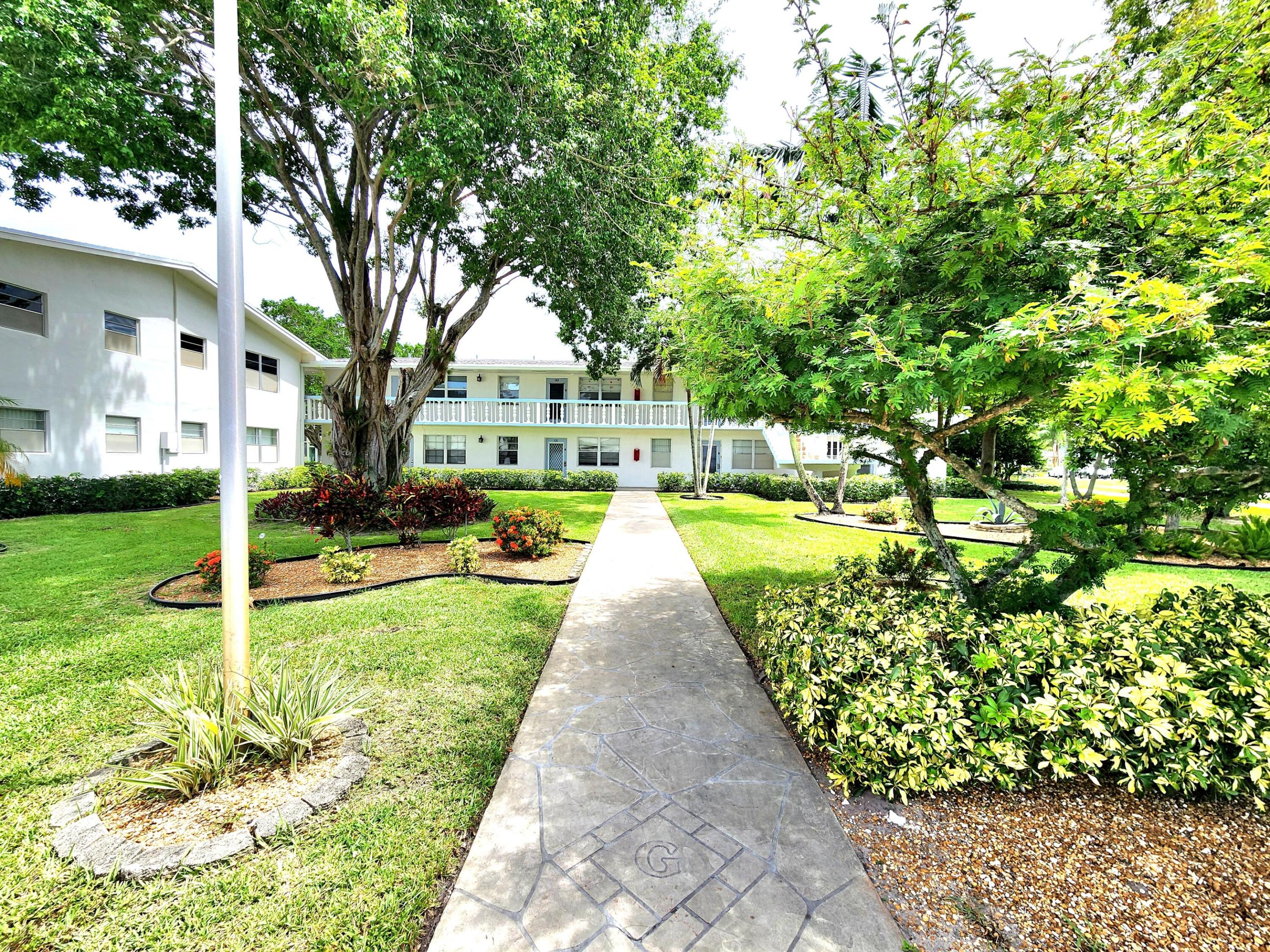 Charming 1-bedroom, 1-bath condo in the desirable community of Century Village, Deerfield Beach. This well-maintained and updated unit offers comfortable living space with a functional layout. The building features an elevator for added convenience and is ideally located just minutes from Deerfield Beach's award-winning beaches, shopping, dining, and entertainment. A great opportunity to enjoy the South Florida lifestyle!