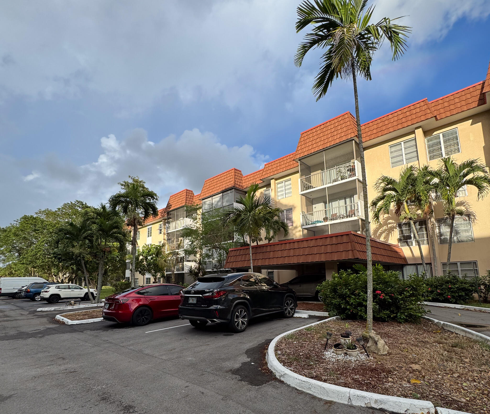 MANORS OF INVERRARY I-10 - Residential