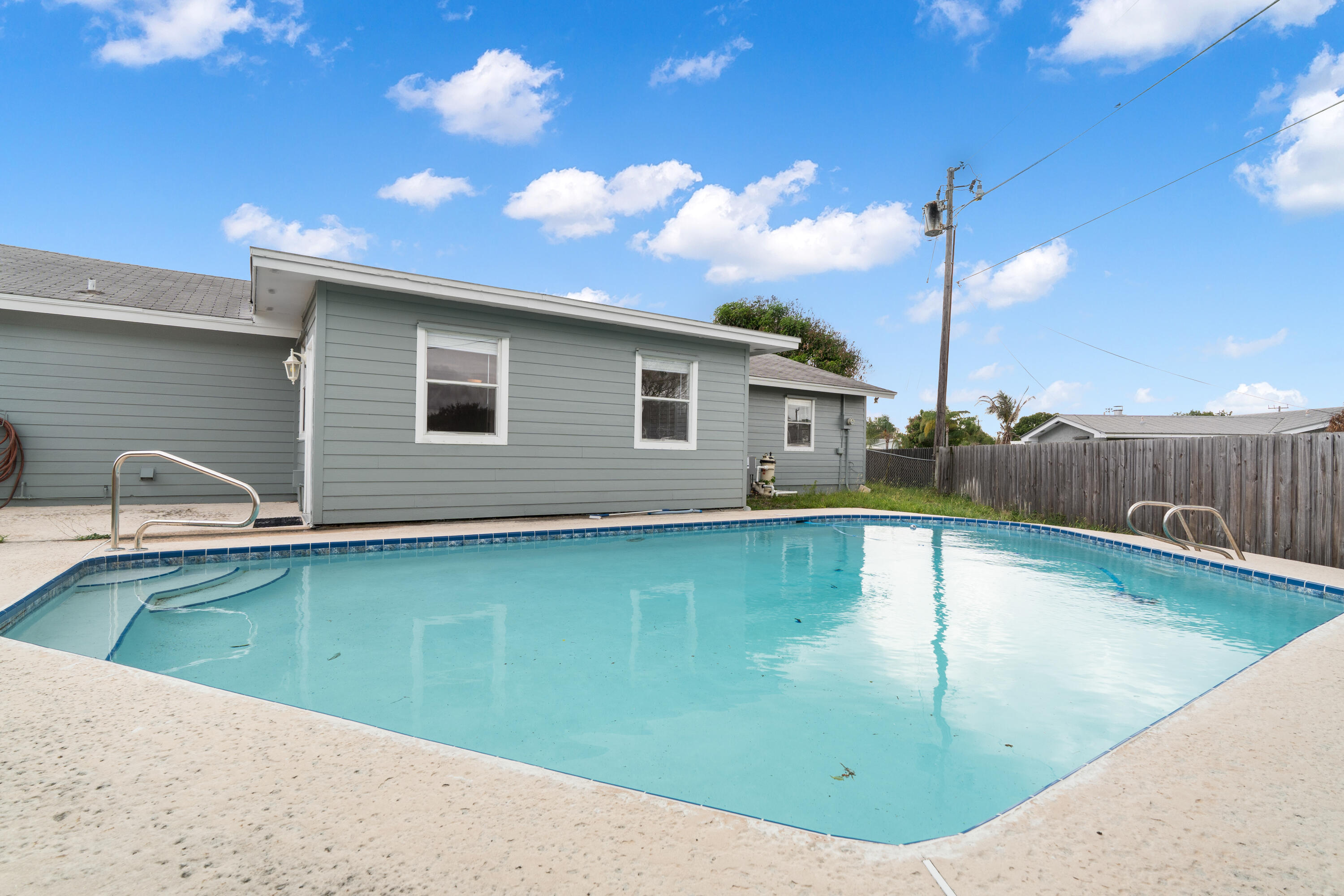 LEILANI HEIGHTS - Residential Lease