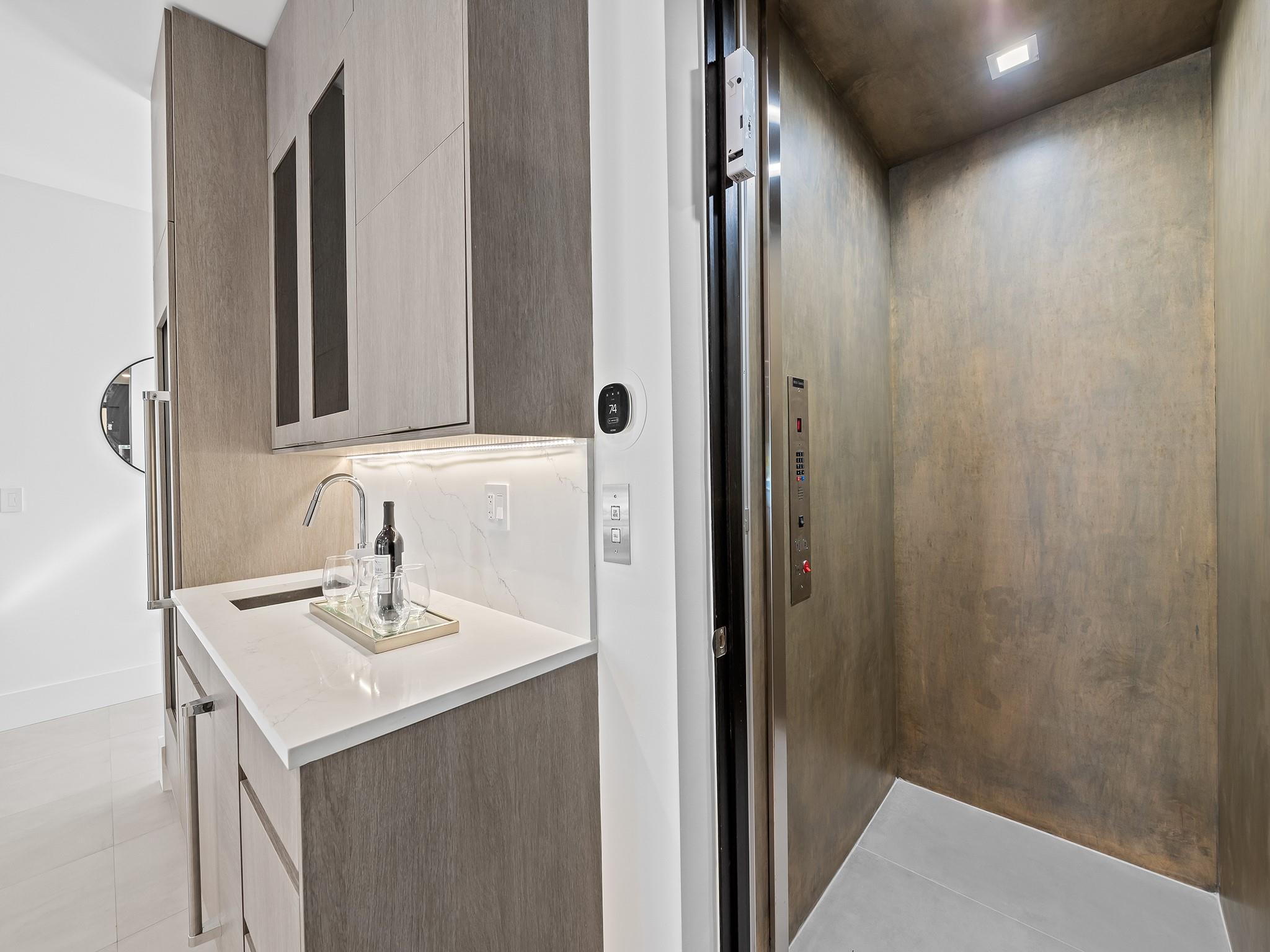 RIO VISTA ISLES - Residential
