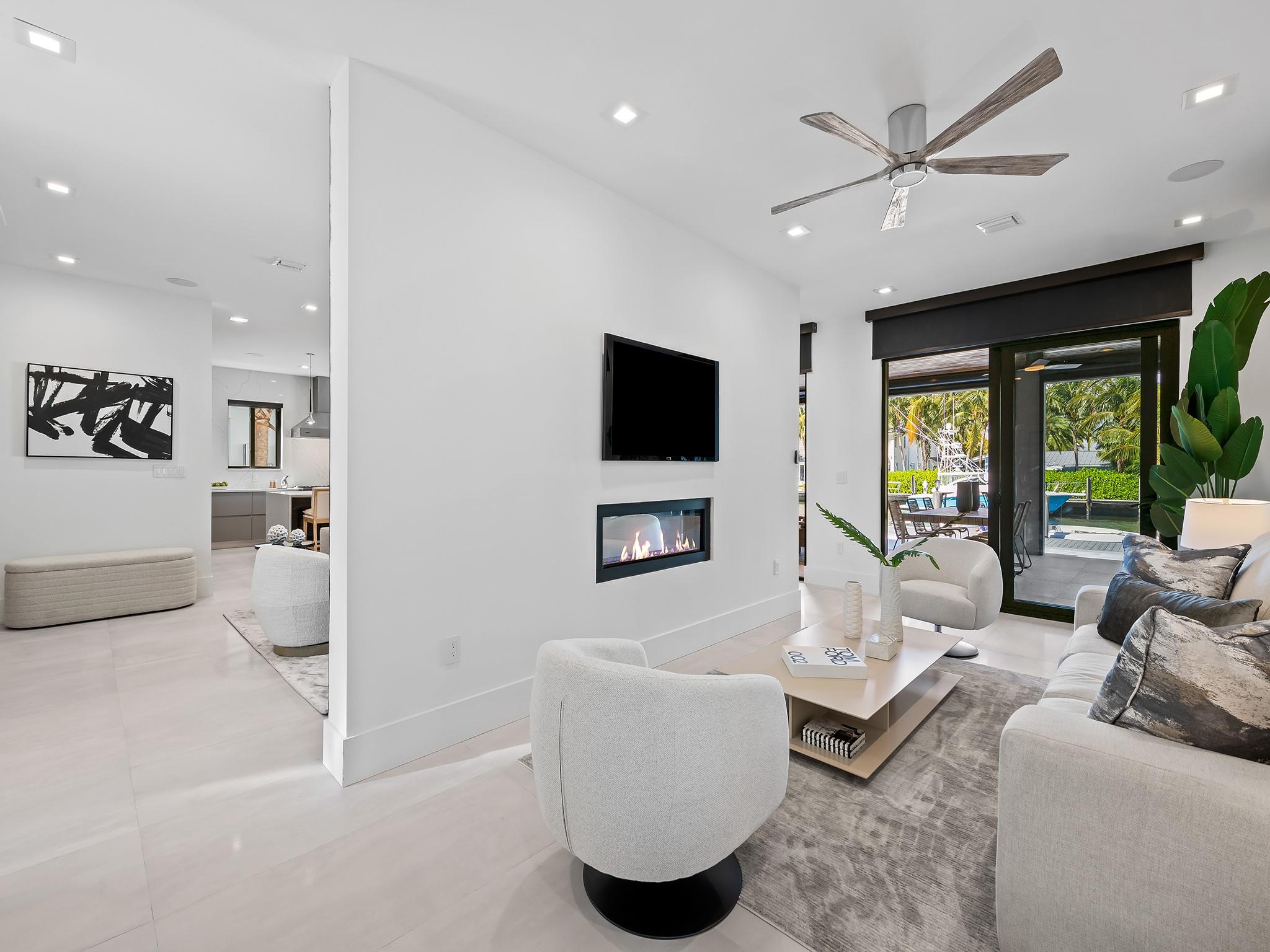 RIO VISTA ISLES - Residential