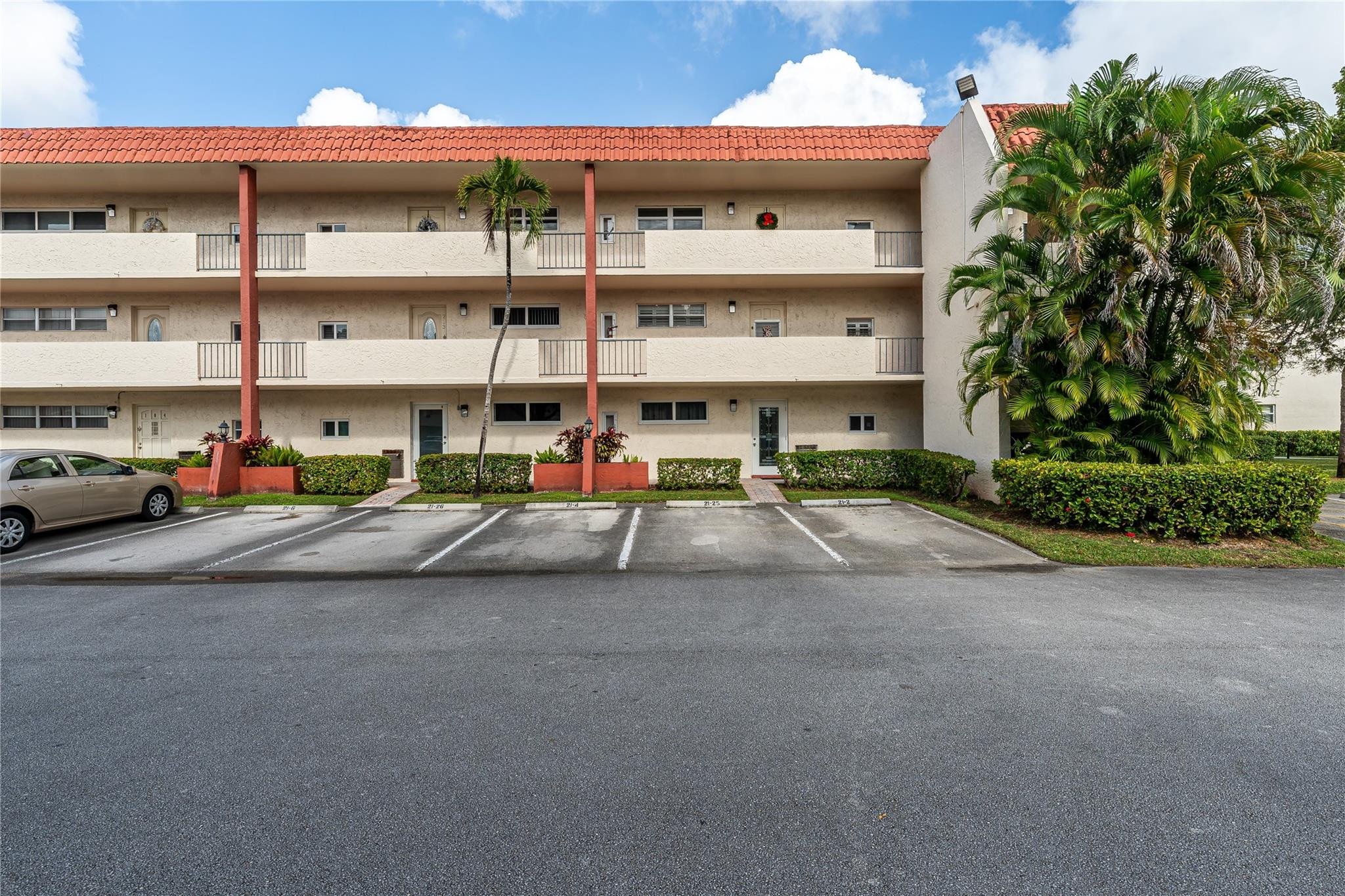 Hollybrook Golf & Tennis - Residential