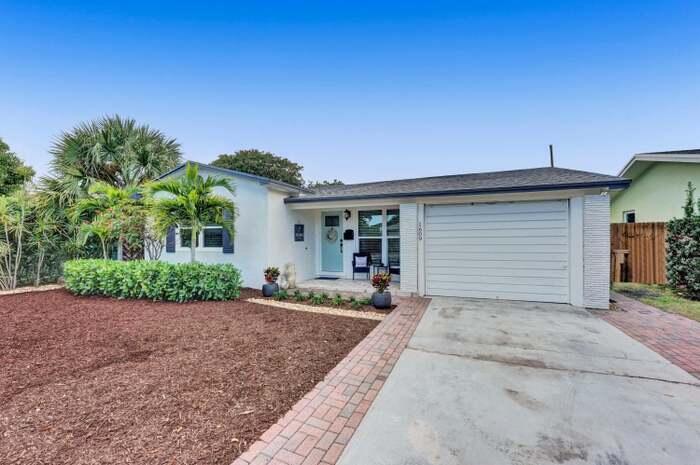 NORTH LAKE WORTH - Residential Lease