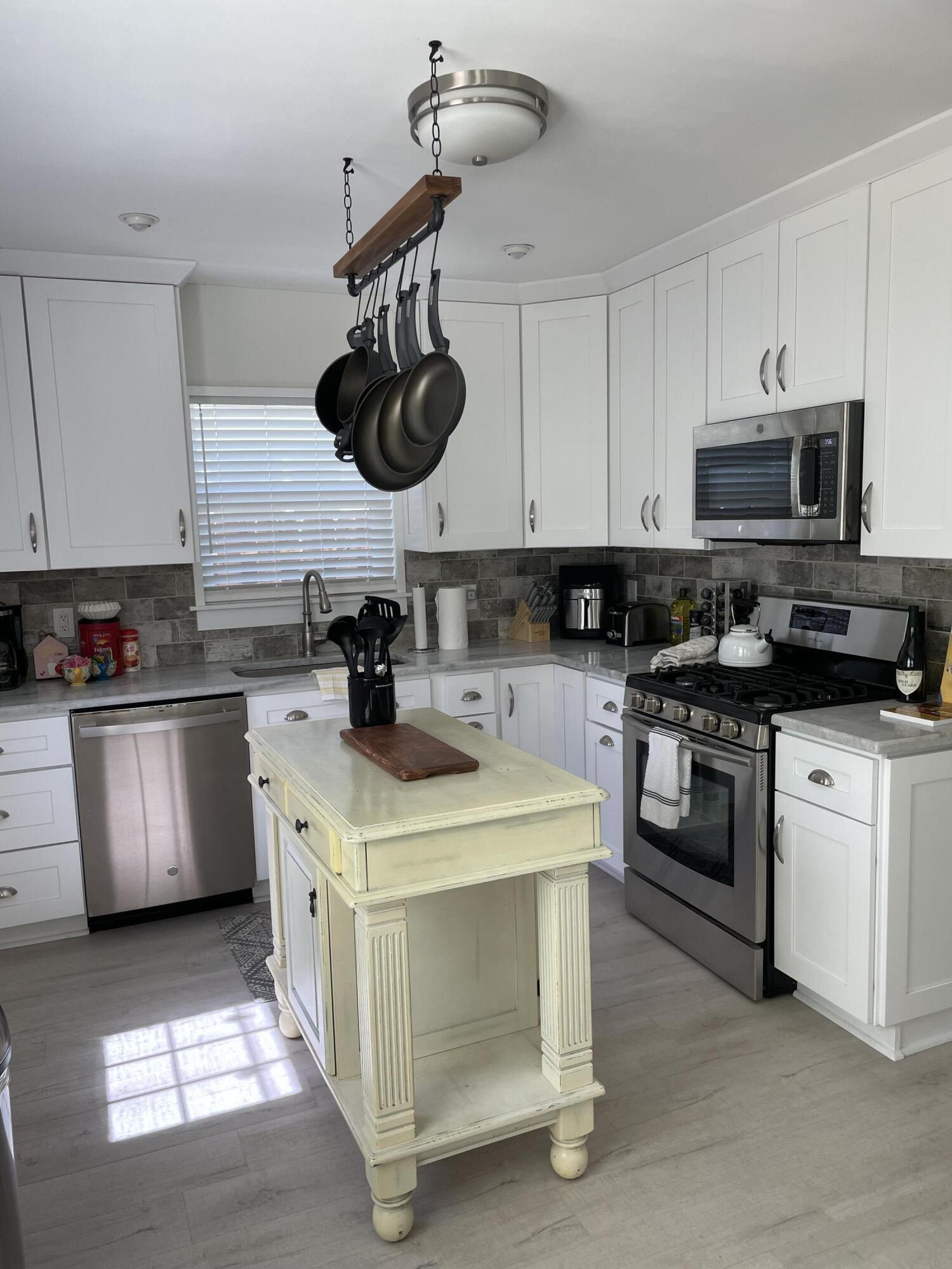 NORTH LAKE WORTH - Residential Lease