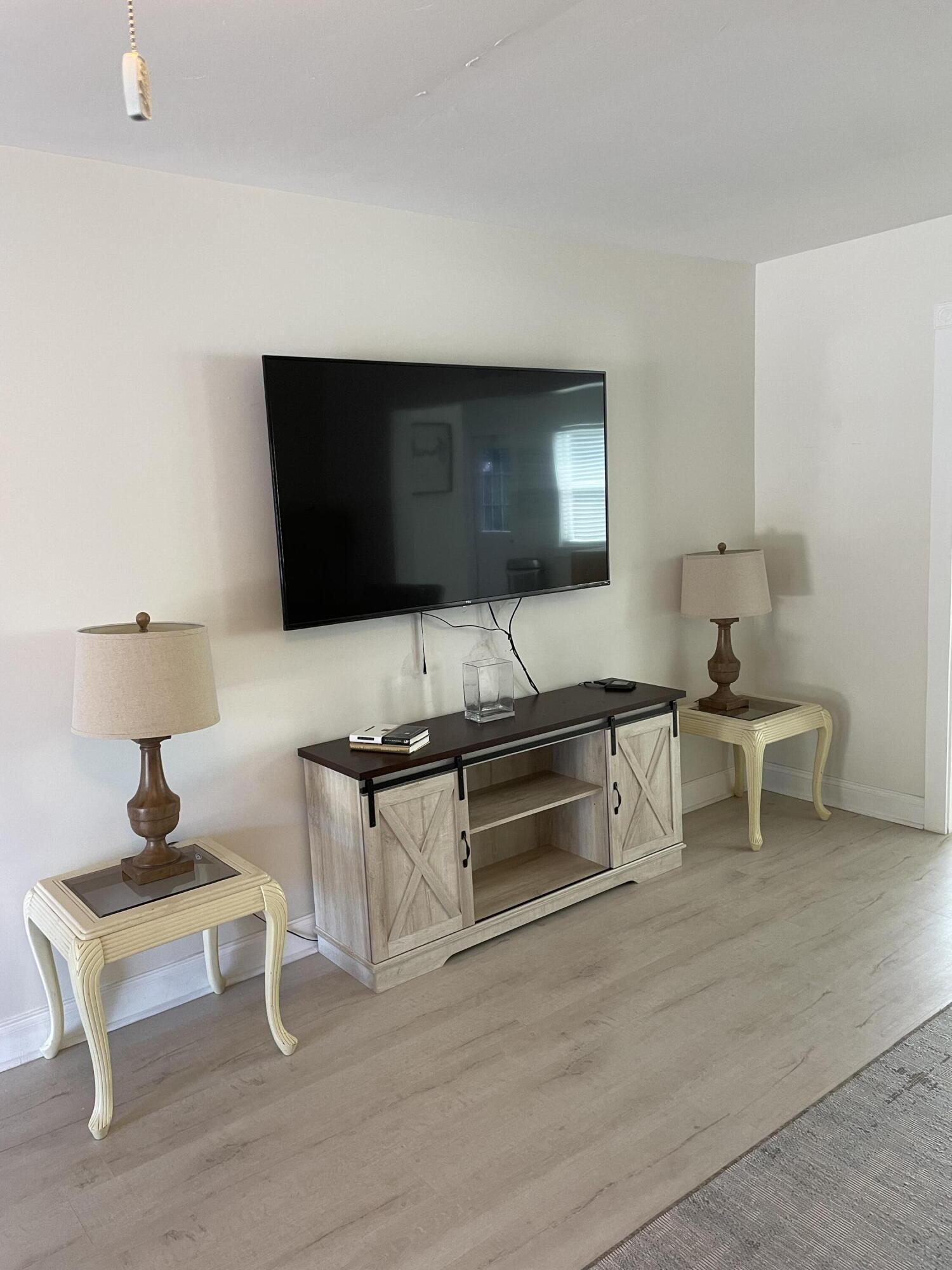 NORTH LAKE WORTH - Residential Lease