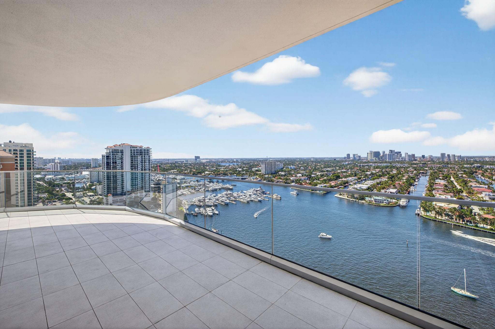 SELENE OCEANFRONT RESIDEN - Residential