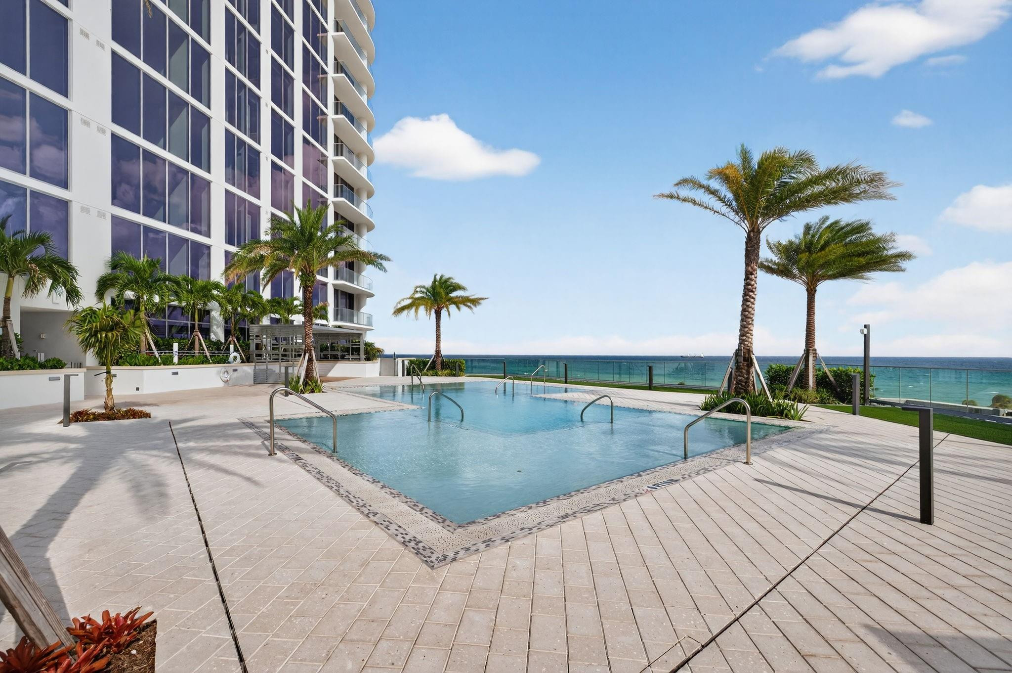 SELENE OCEANFRONT RESIDEN - Residential