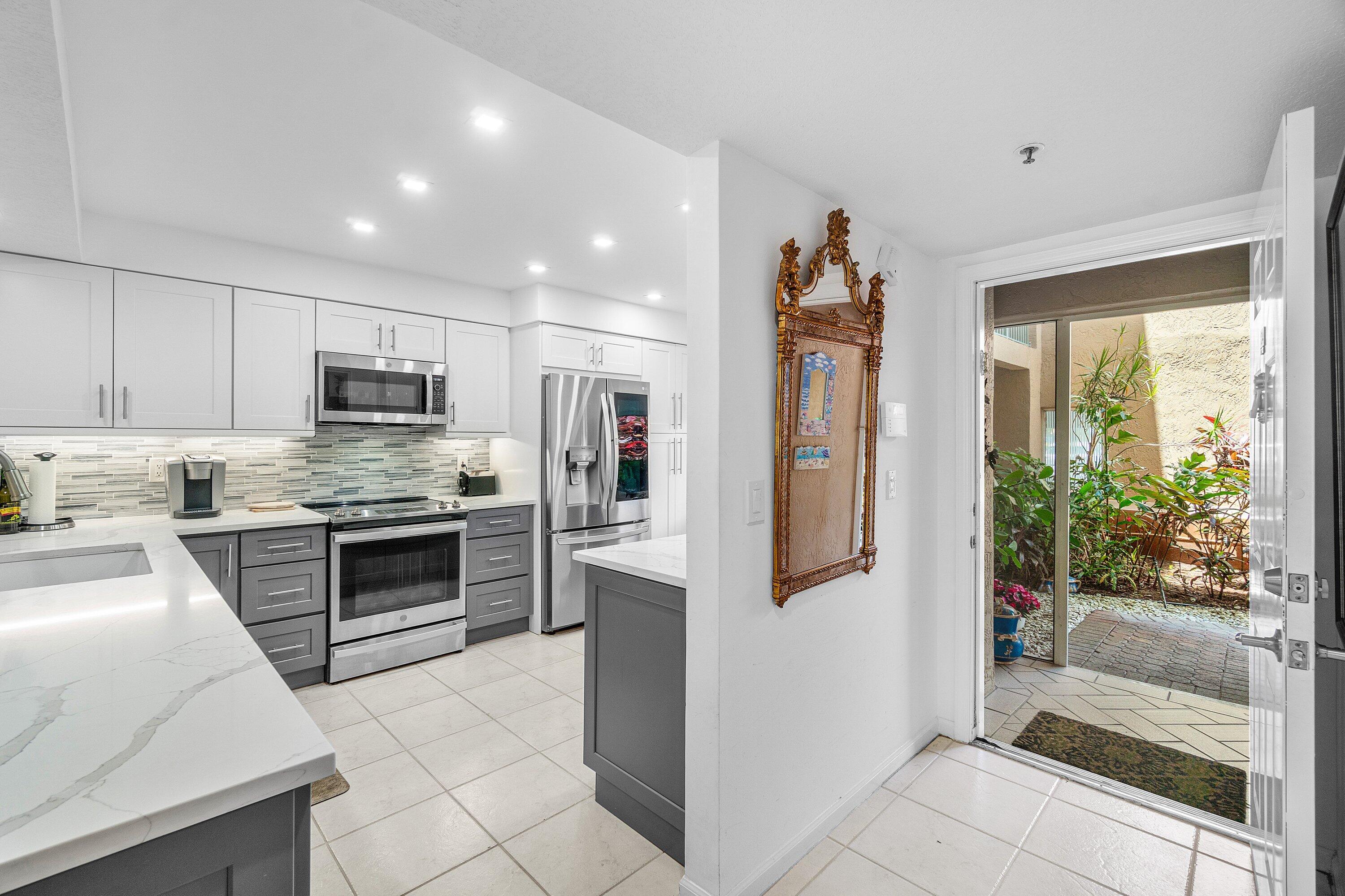 CORAL LAKES - Residential