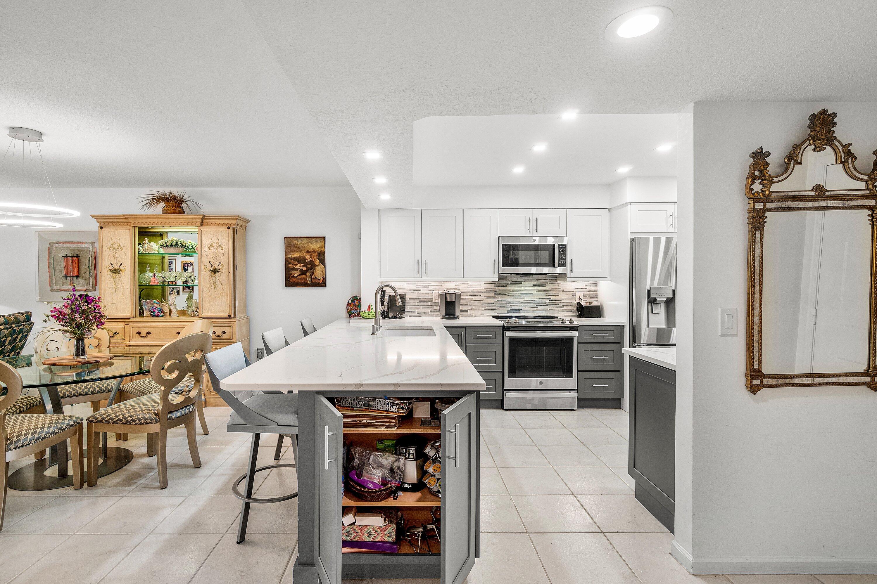 CORAL LAKES - Residential