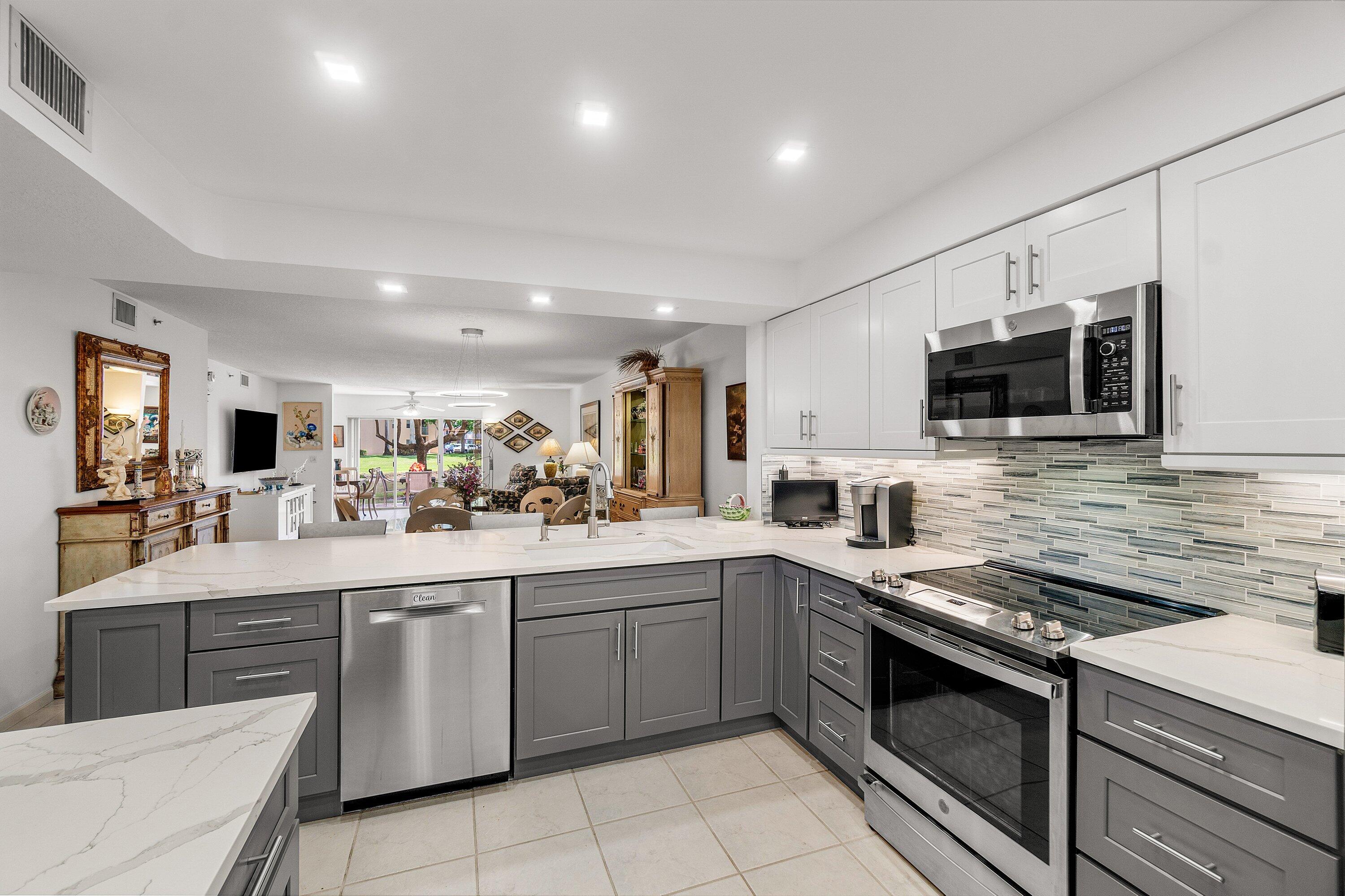 CORAL LAKES - Residential