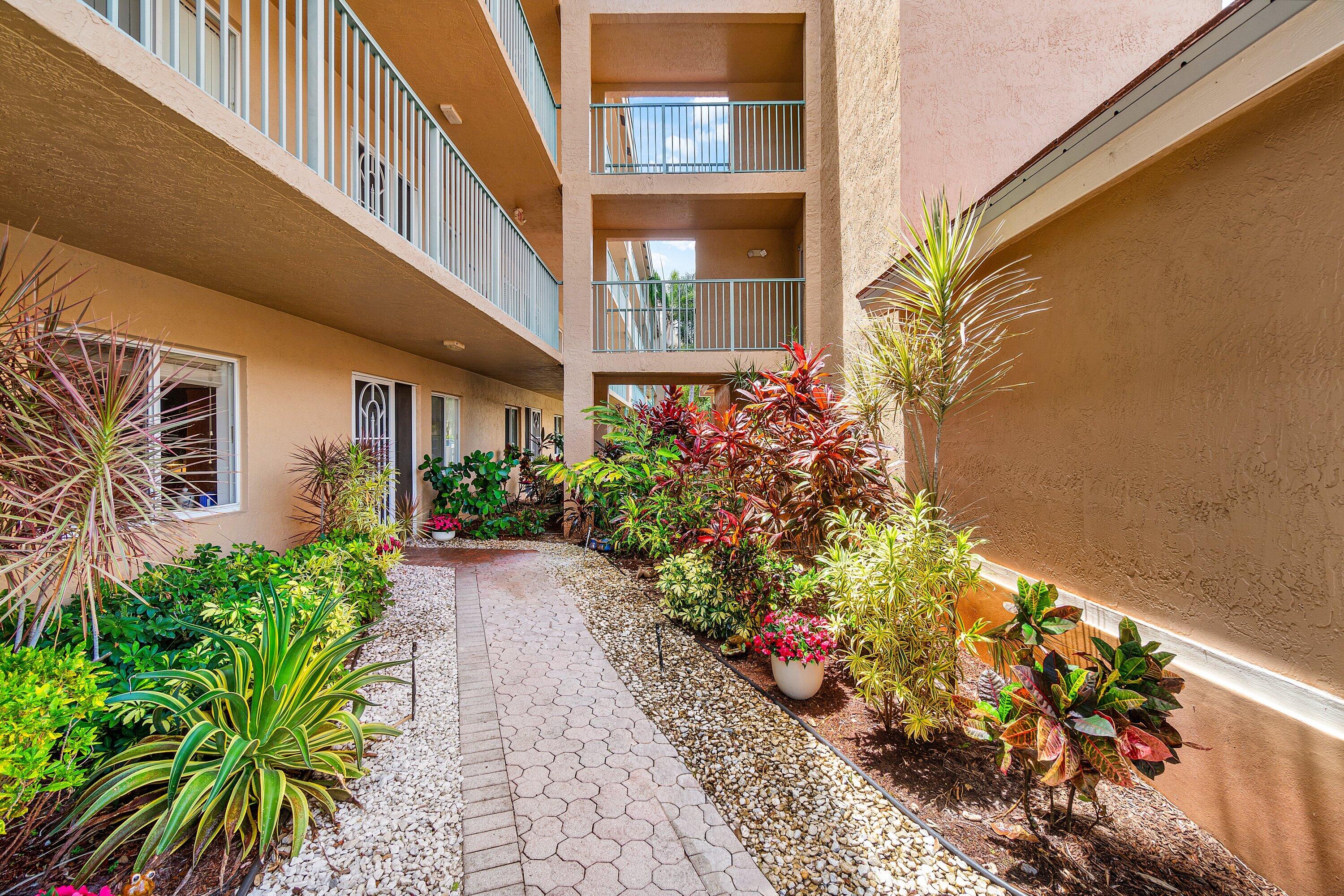 CORAL LAKES - Residential