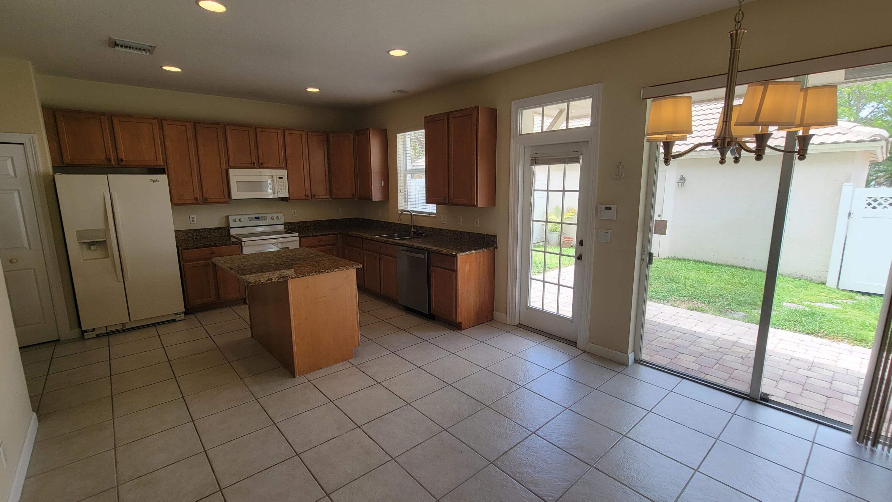 GABLES AT NORTHLAKE 1 - Residential Lease