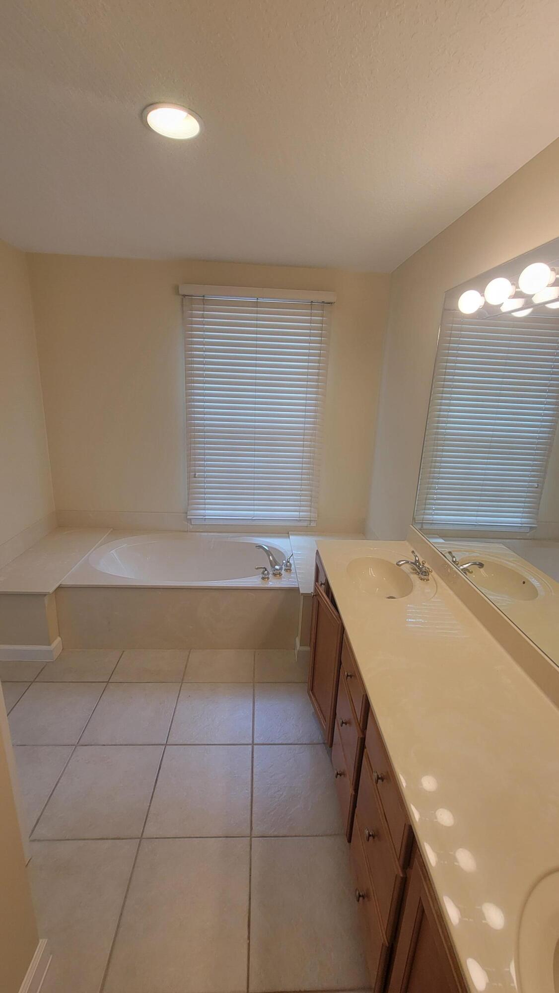GABLES AT NORTHLAKE 1 - Residential Lease