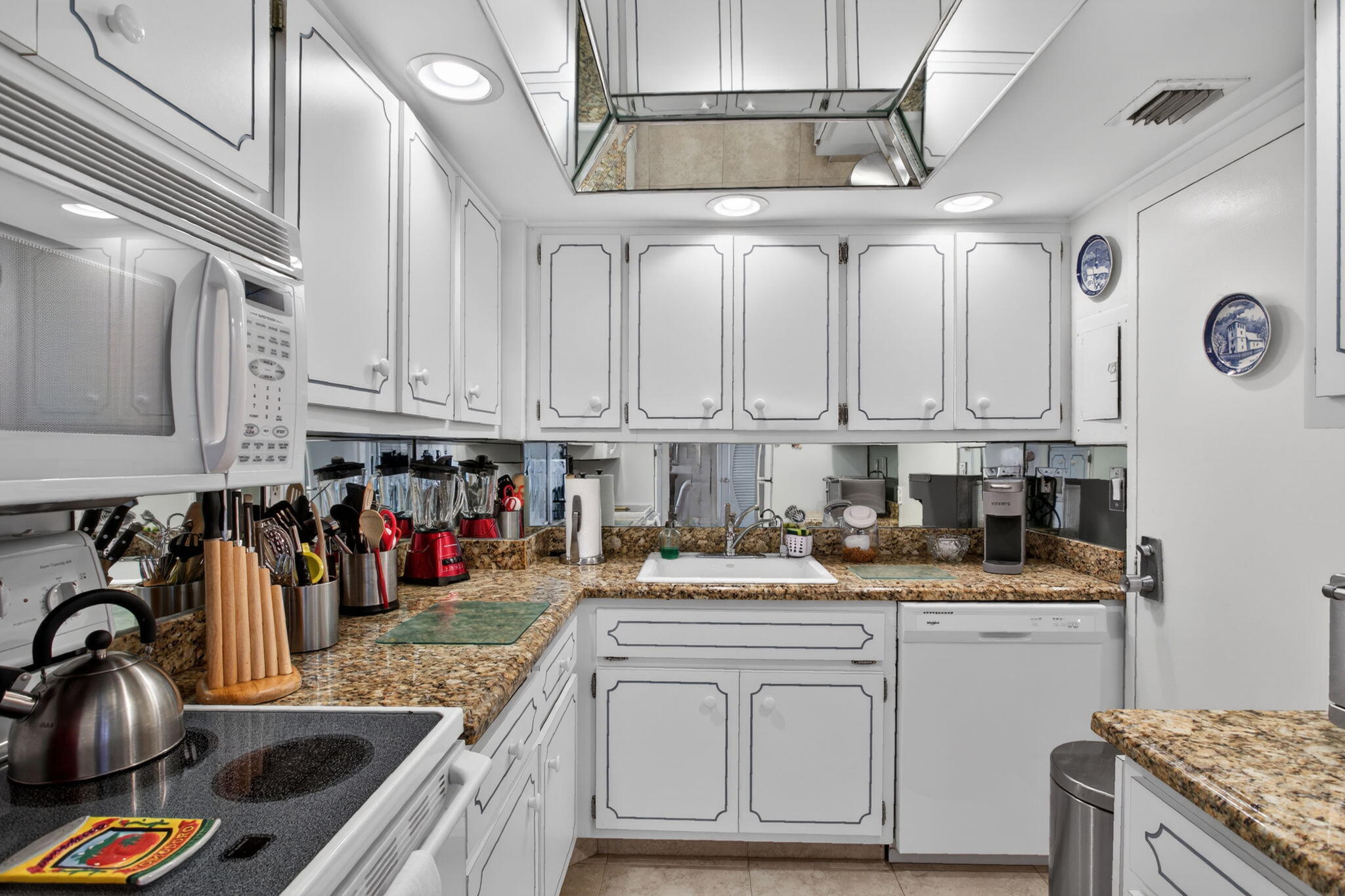 PORTOFINO CONDO PT OF LTS 15 AND 16,JARVIS PAR - Residential Lease