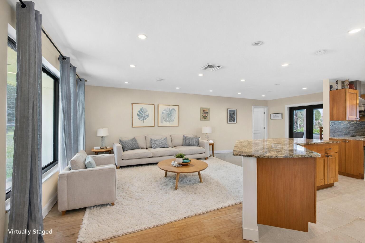 PALM BEACH LITTLE RANCHES - Residential