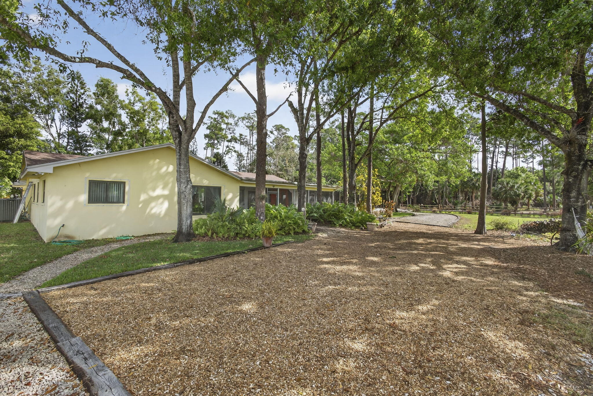PALM BEACH LITTLE RANCHES - Residential