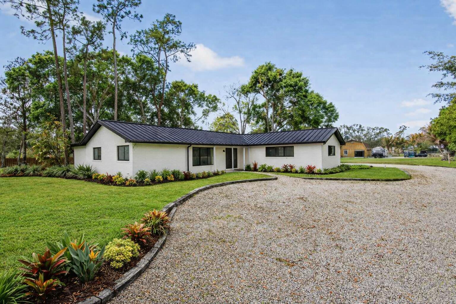 PALM BEACH LITTLE RANCHES - Residential